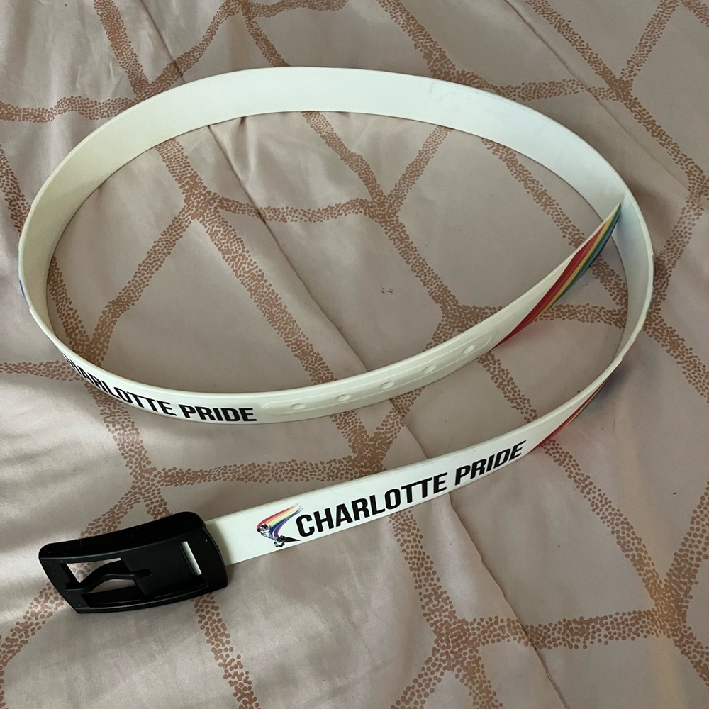 Charlotte Pride Belt, Size 40, white with 🌈 design, rubber material